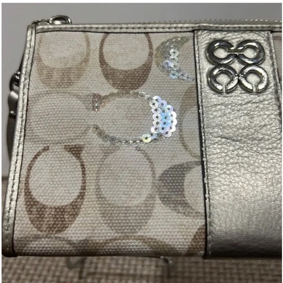 Euc RARE Coach Julia White Beige Gray Sequined Zippy Wristlet Wallet 47492 - Picture 5 of 10